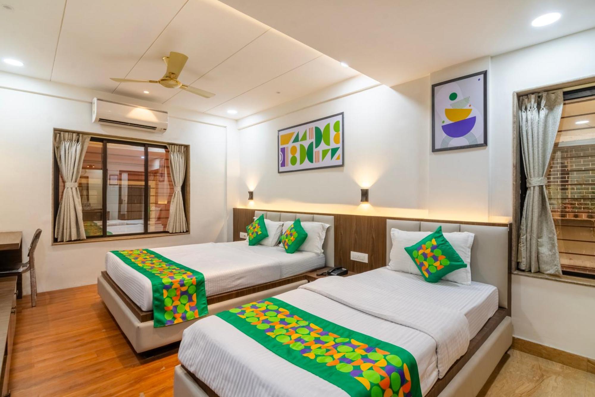 Treebo Petals Banquet & Suites - Kolkata Exterior photo