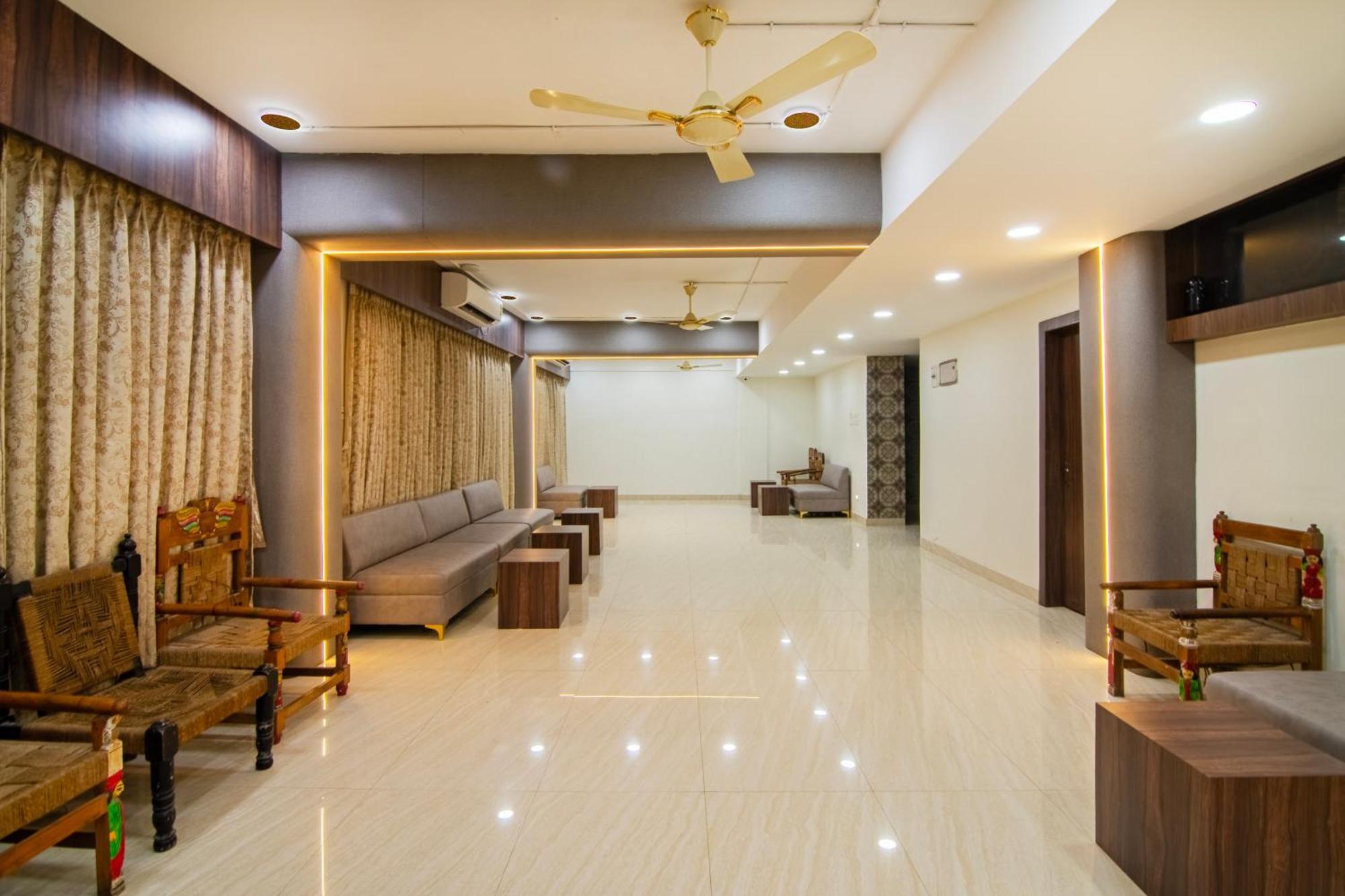 Treebo Petals Banquet & Suites - Kolkata Exterior photo