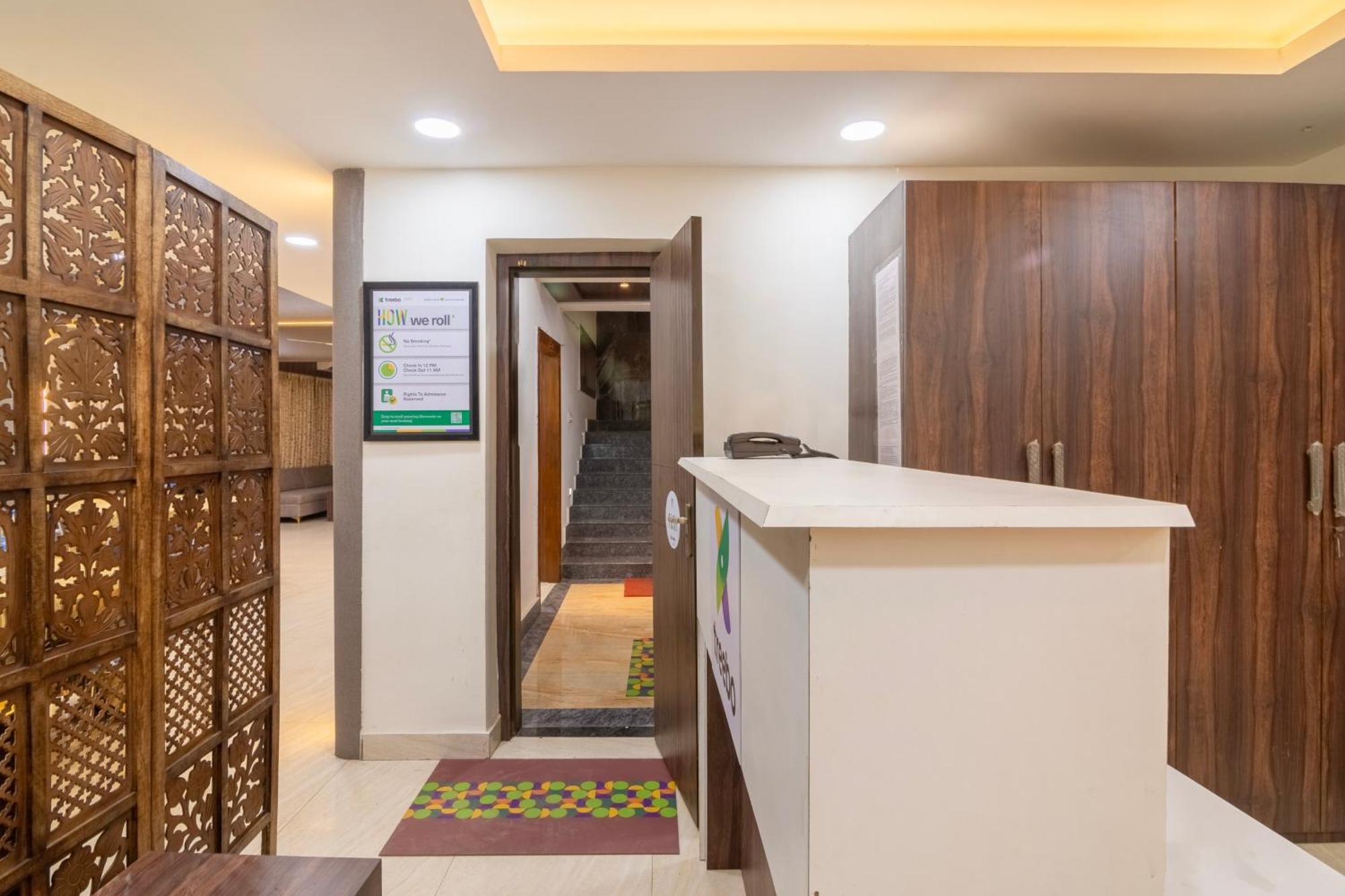 Treebo Petals Banquet & Suites - Kolkata Exterior photo