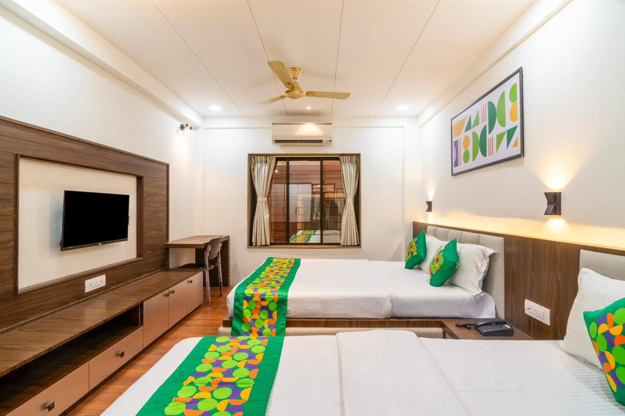 Treebo Petals Banquet & Suites - Kolkata Exterior photo
