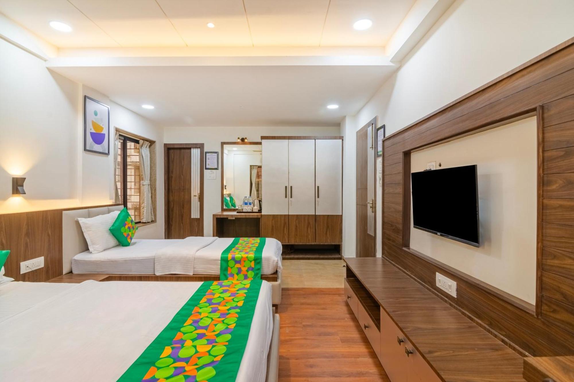 Treebo Petals Banquet & Suites - Kolkata Exterior photo